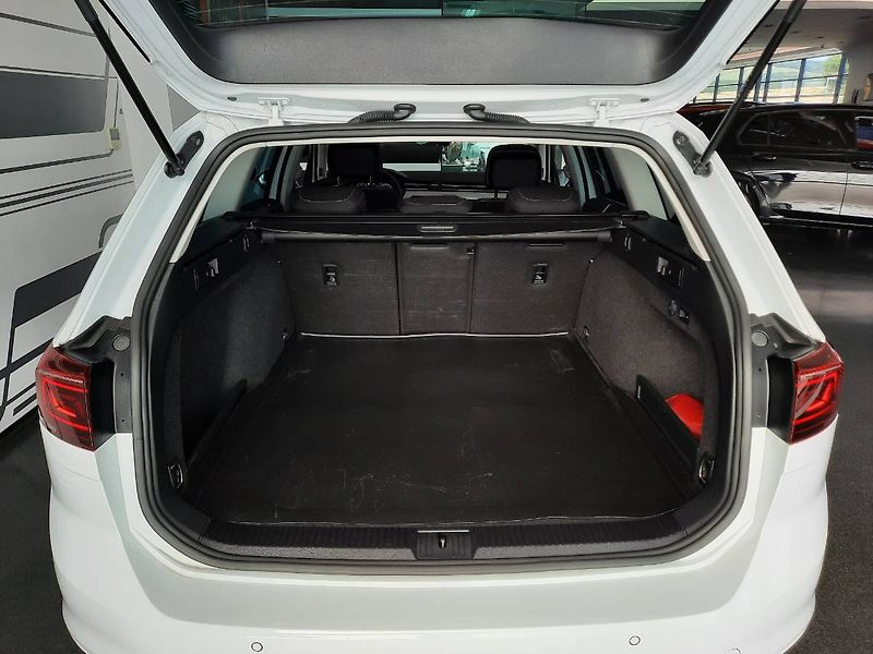 Volkswagen Passat Variant (2023) 2.0 TDI (110kW/150k) DSG, Busi - fotka 26 z 29
