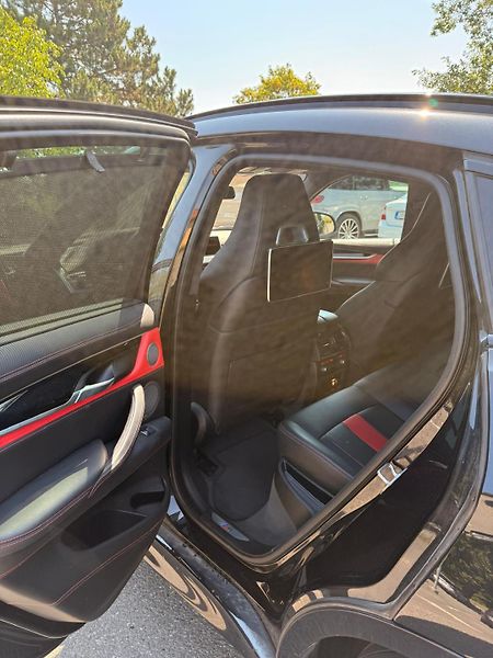 BMW X6 (2018) Limitovaná Edice BLACK FIRE - fotka 11 z 14
