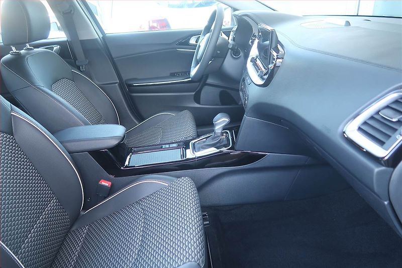 Kia XCeed (2025) Plug-in-Hybrid, DPH, Navigace - fotka 9 z 25