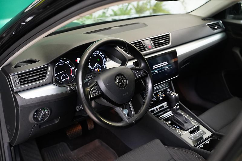 Škoda Superb - fotka 14 z 28