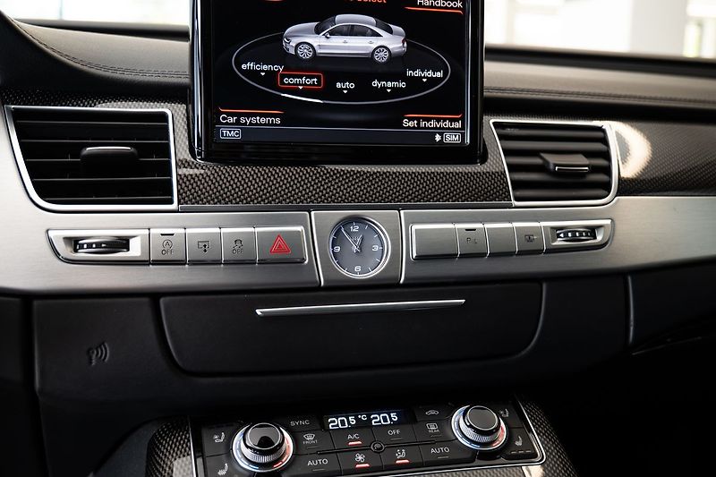 Audi S8 - fotka 16 z 28