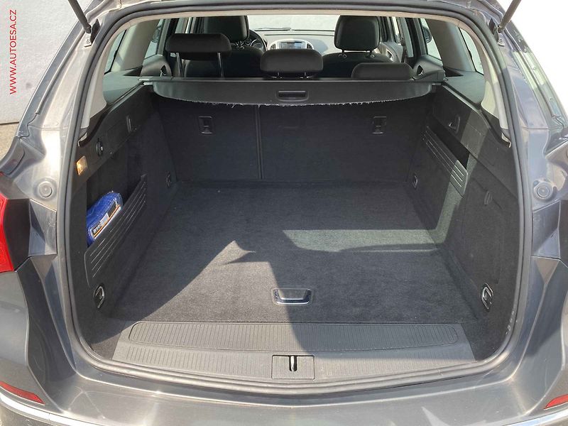 Opel Astra (2013) 1.7 CDTi, AC, TZ, park.asist - fotka 7 z 16