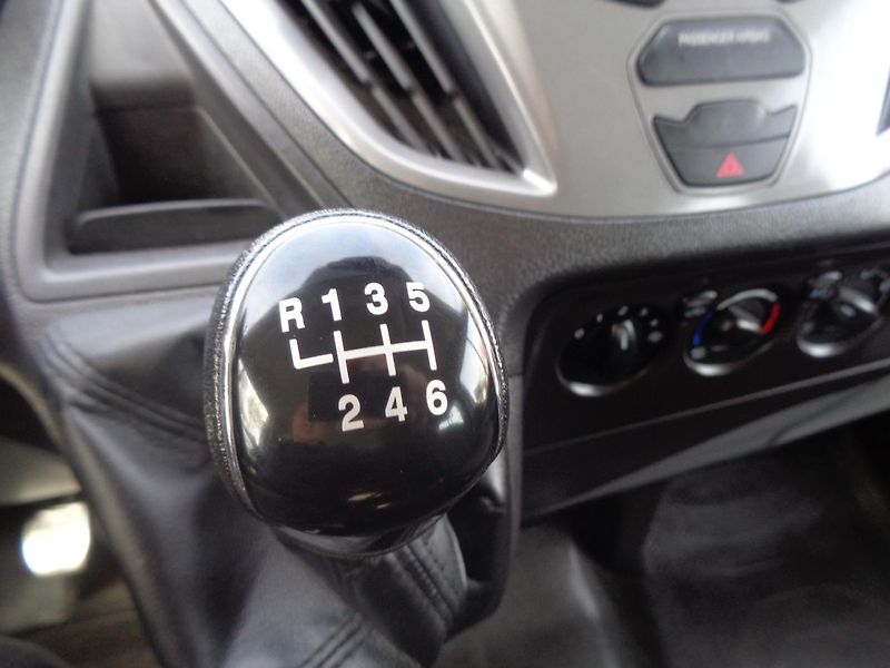 Ford Transit Custom 2,0 TDCI  L1H1 8MÍST BUS KLIMA - fotka 36 z 41