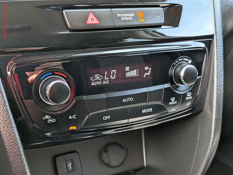 Suzuki Vitara (2016) 1.6 VVT, 1.maj,ČR, autoAC - fotka 14 z 15