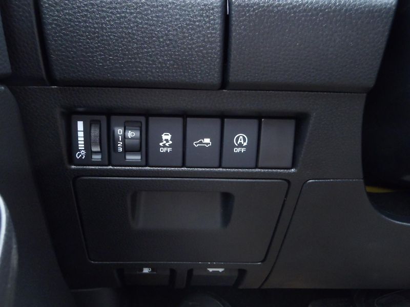 Isuzu D-Max Double Cab LS - fotka 17 z 25