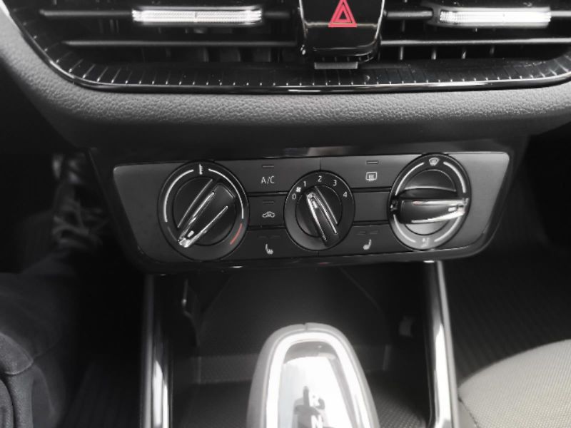 Škoda Fabia Top Selection 1.0 TSI 85kW DSG - fotka 17 z 25