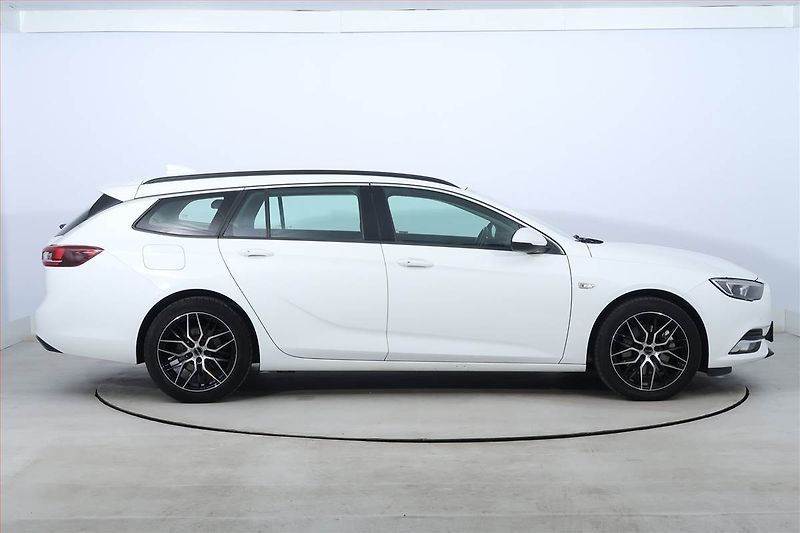 Opel Insignia (2017) 2.0 CDTI, Tempomat - fotka 6 z 21