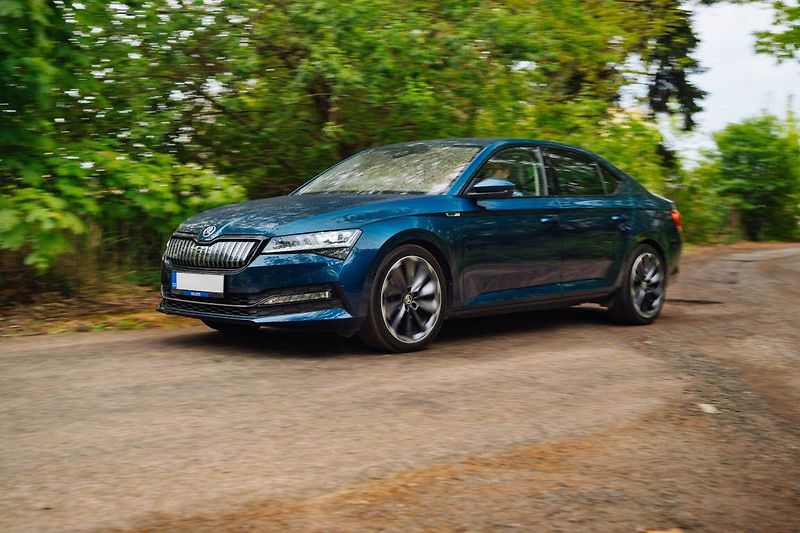 Škoda Superb (2020) iV 1.4 TSI PHEV, ČR, AUTOMAT - fotka 31 z 32