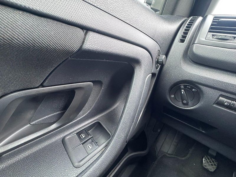 Škoda Roomster (2011) 1,6 TDI 77 KW KILOMETRY TAŽNÉ - fotka 27 z 50