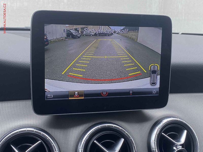 Mercedes-Benz CLA (2018) 1.6 CLA180, AT, LED, panor - fotka 18 z 20