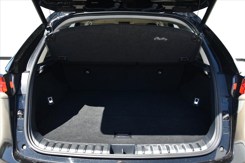 Lexus NX 300h 2.5 145kW 4WD PRESTIGE ČR - fotka 12 z 31
