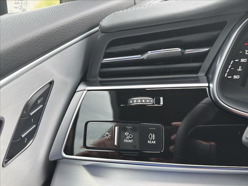Audi Q7 3,0 TDI 210 KW S-LINE QUATTRO - fotka 33 z 39