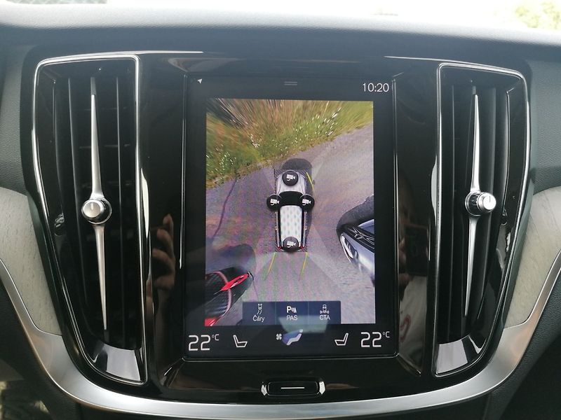 Volvo V60 (2020) 2.0 T6 AWD PHEV INSCRIPTION - fotka 12 z 42