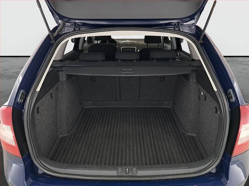 Škoda Octavia (2011) Ambiente 1.6 TDI, nová STK - fotka 13 z 16