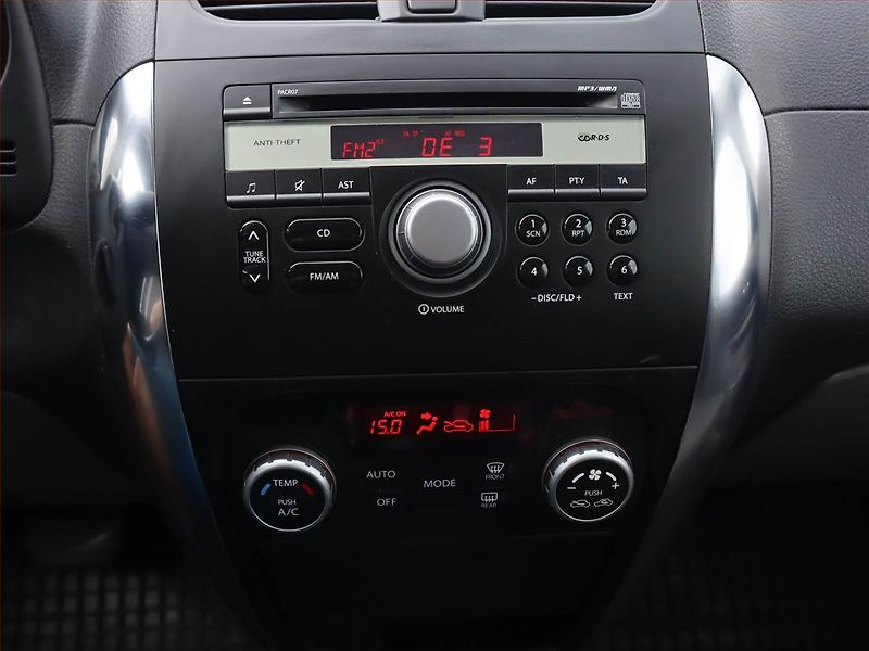 Suzuki SX4 (2013) 1.6 VVT, Automat, Serv.kniha - fotka 12 z 17