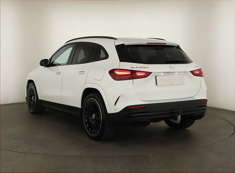 Mercedes-Benz GLA (2026) 200 d 4MATIC, AMG LINE - fotka 4 z 19