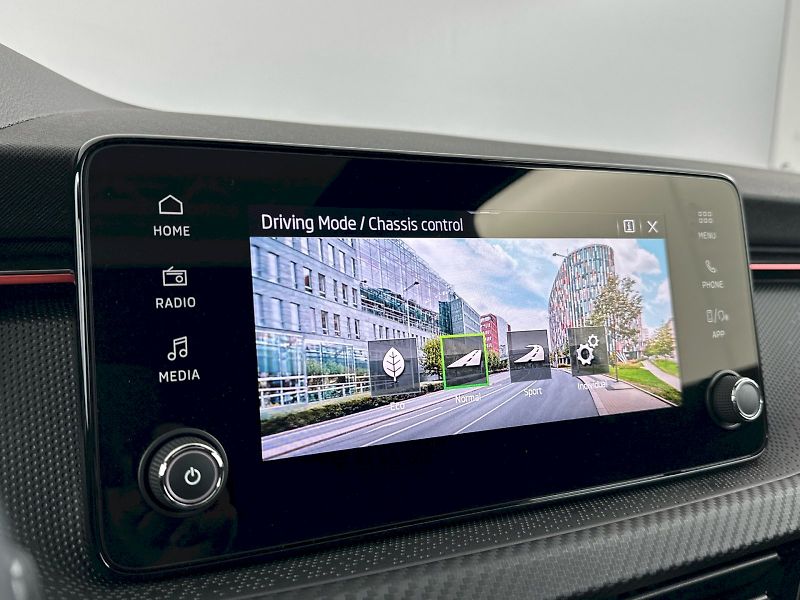 Škoda Kamiq (2025) DSG 1.0TSI 85kW Monte Carlo - fotka 13 z 33