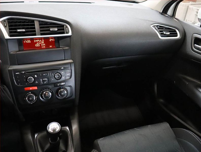 Citroën C4 (2014) 1.6 VTi, Serv.kniha, Tempomat - fotka 8 z 17