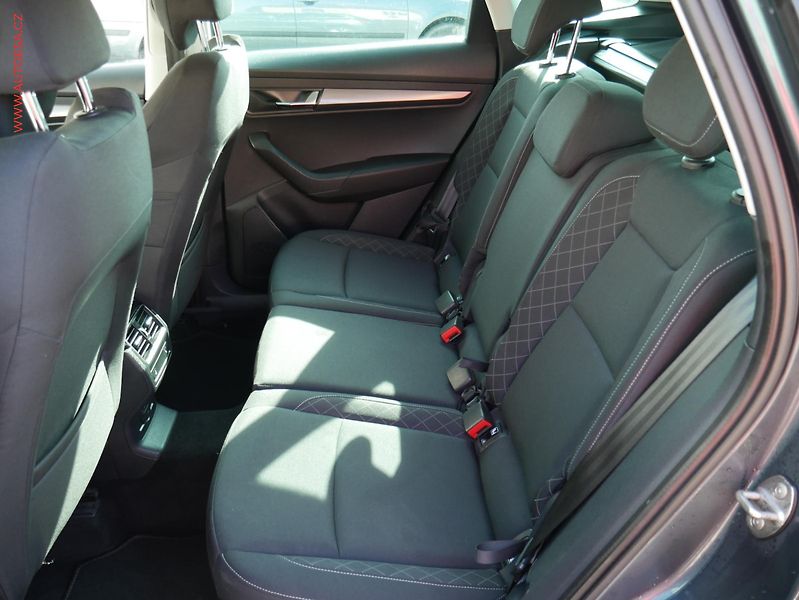 Škoda Karoq (2019) 1.6 TDi, Soleil, DSG, LED, - fotka 10 z 21