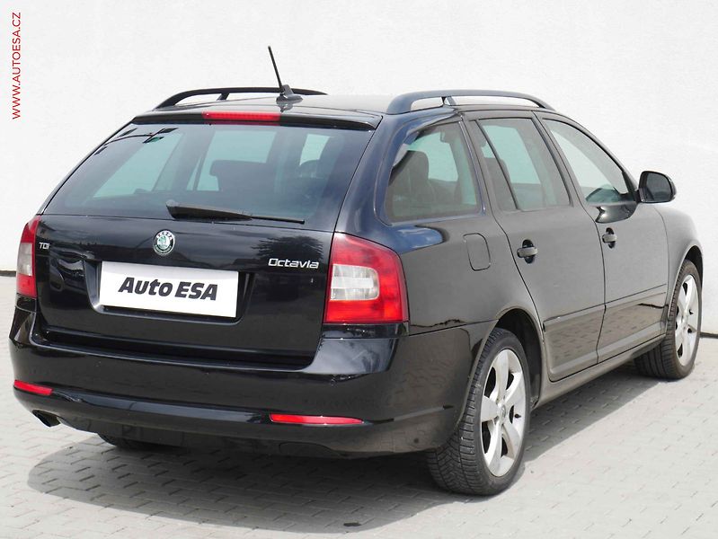 Škoda Octavia (2010) 1.6TDi, Navi, xenon - fotka 4 z 18