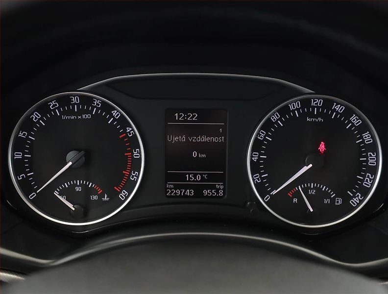 Škoda Octavia (2009) 1.6 TDI, Serv.kniha, po STK - fotka 9 z 17