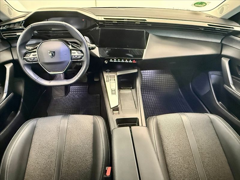 Peugeot 308 1,2 i ALLURE 1.MAJITEL - fotka 8 z 18