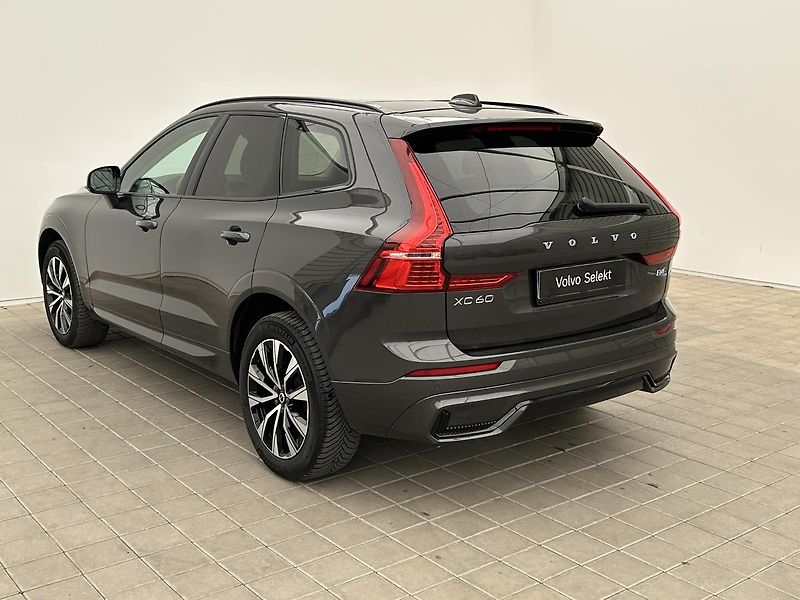 Volvo XC60 2.0  B4 4x4 PLUS  Black - fotka 4 z 32