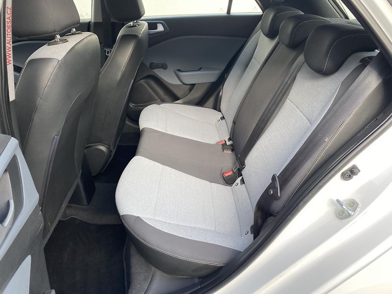 Hyundai i20 (2015) 1.2i, ČR, Klima - fotka 10 z 15