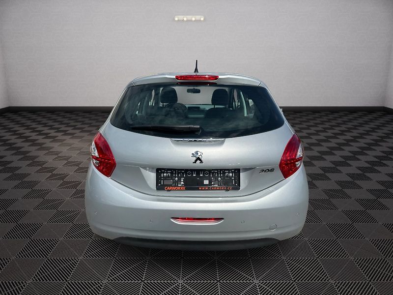Peugeot 208 (2014) 1.2i 60kw - fotka 4 z 23