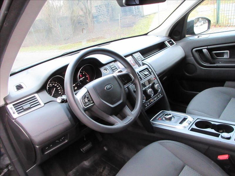 Land Rover Discovery Sport 2,0 TD4 110Kw, AWD, Nové v ČR - fotka 12 z 31