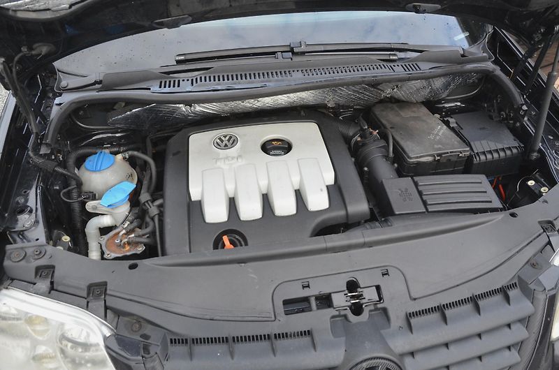 Volkswagen Touran (2005) 2.0 TDi 103kW / 2x sada kol - fotka 26 z 26