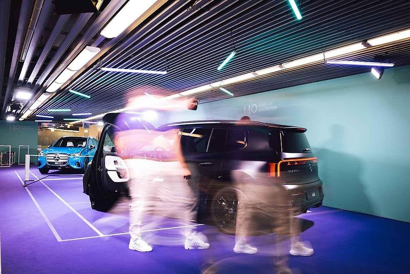 Mercedes-Benz letos odstartoval novou éru jako globální partner ženského tenisu (WTA). Své ambice v tomto sportu nyní potvrzuje i v České republice, kde v rámci ostravského turnaje představuje dvě klíčové novinky: novou generaci modelů GLB a GLC.