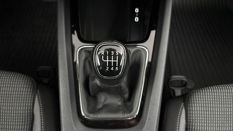 Škoda Octavia 2.0 TDI Ambition Combi - fotka 22 z 23
