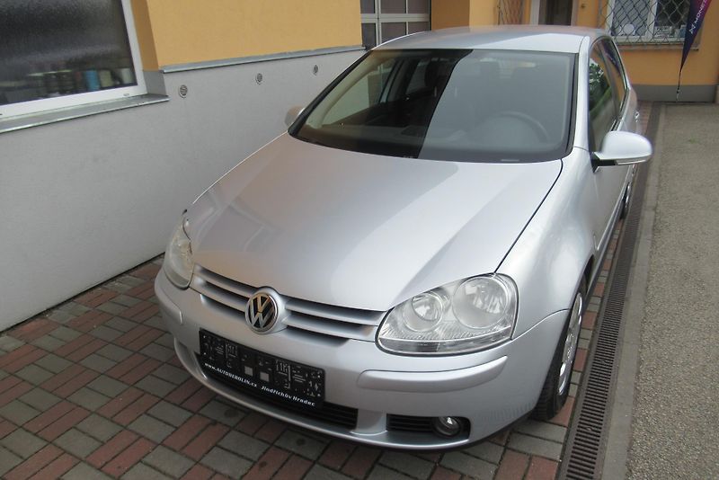 Volkswagen Golf 1.9 TDi AUT. KLIMA TAŽNÉ - fotka 8 z 18