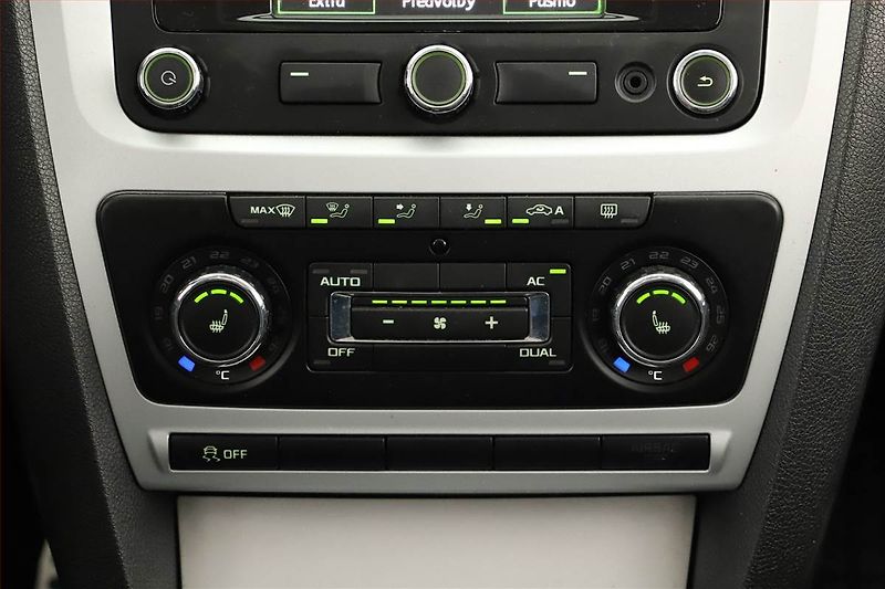 Škoda Octavia (2011) Scout 2.0 TDI, 4X4, Automat - fotka 11 z 18