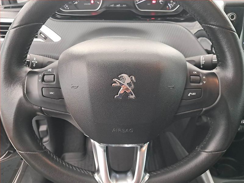 Peugeot 2008 (2018) 1.2 PureTech, Serv.kniha - fotka 17 z 17