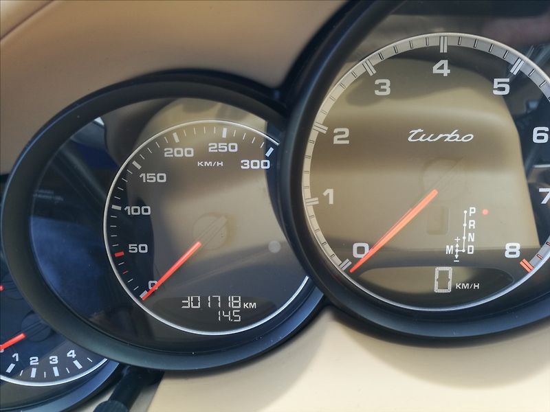Porsche Cayenne 4,8 i V8 Turbo - fotka 7 z 32