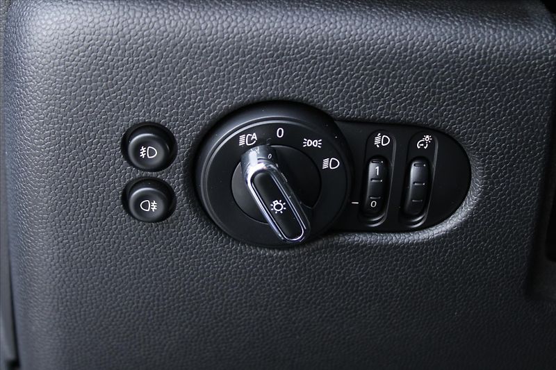 Mini Cooper S 2.0i 131kW NAVI ČR - fotka 21 z 23