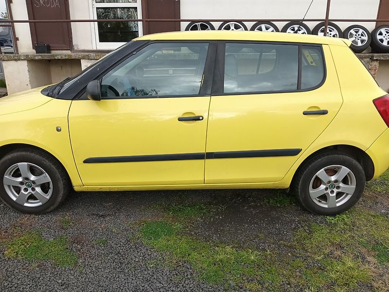 Škoda Fabia 1.2 HTP Classic - fotka 2 z 18