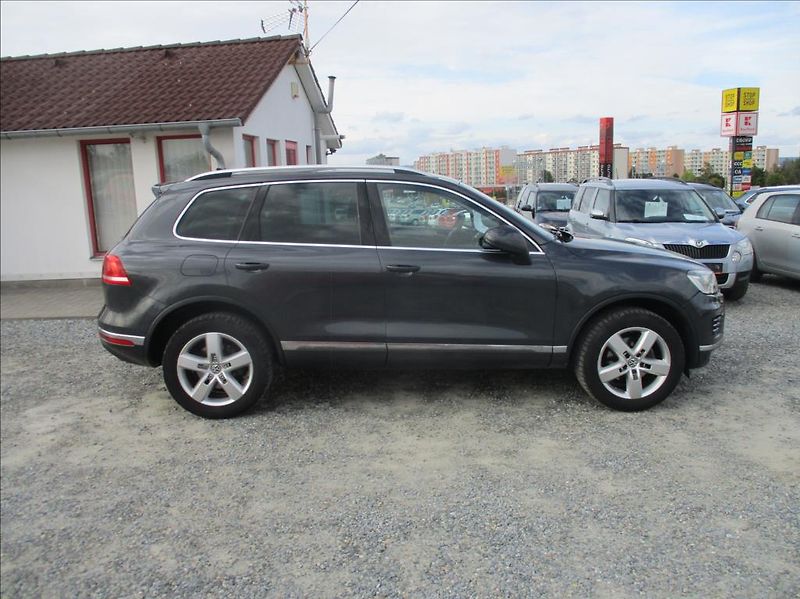 Volkswagen Touareg 3,0 TDI, DSG,servis,el.tažné - fotka 5 z 30
