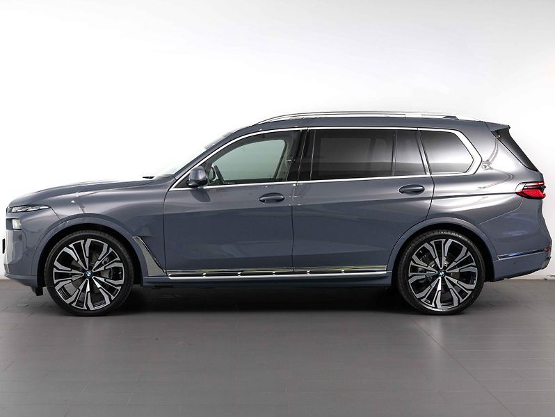 BMW X7 xDrive40d - fotka 2 z 7