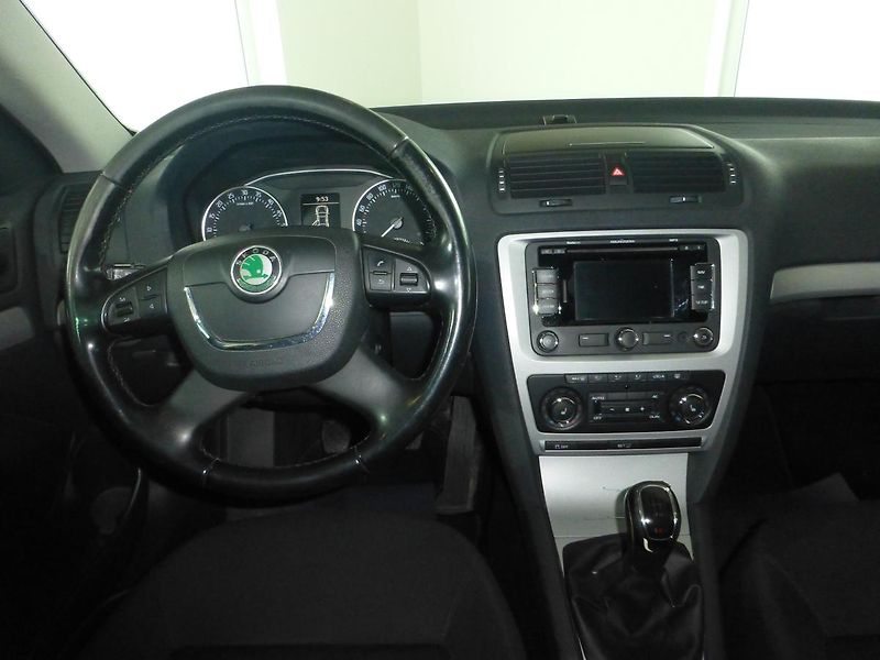 Škoda Octavia (2012) 2,0TDI*VYHŘ.S*NAVIG**XENON*4X4 - fotka 18 z 27