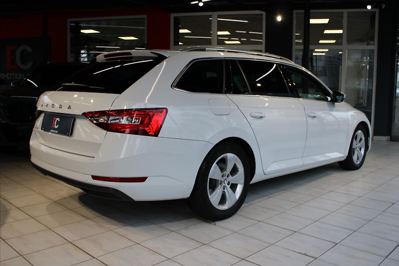Škoda Superb TDi DSG Combi LED/DPH - fotka 6 z 27