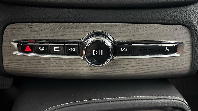 Volvo XC90 2.0 B5 AUT AWD Inscription - fotka 13 z 33