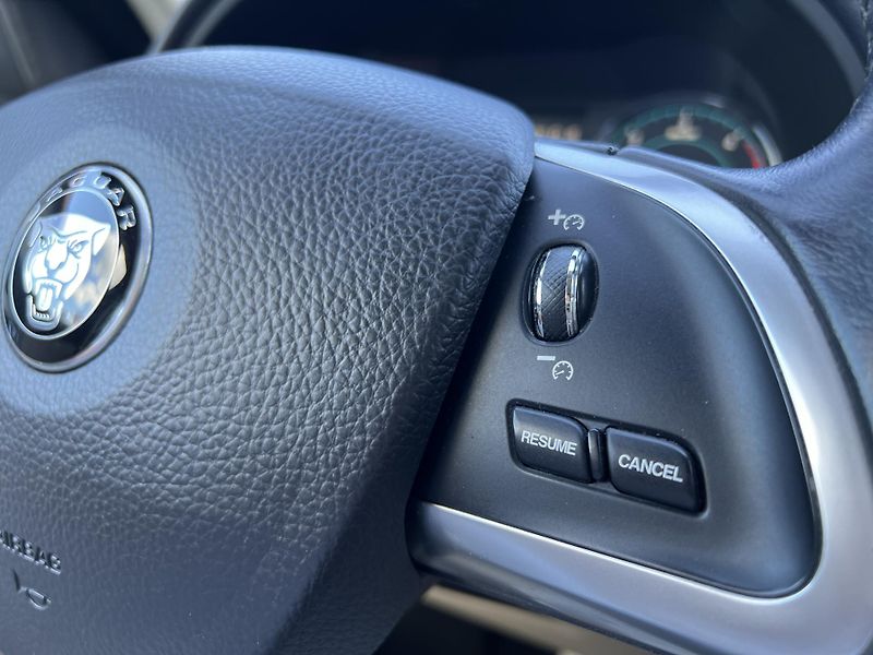 Jaguar XF 3.0D AUTOMAT KŮŽE NAVI KAMERA  - fotka 18 z 51