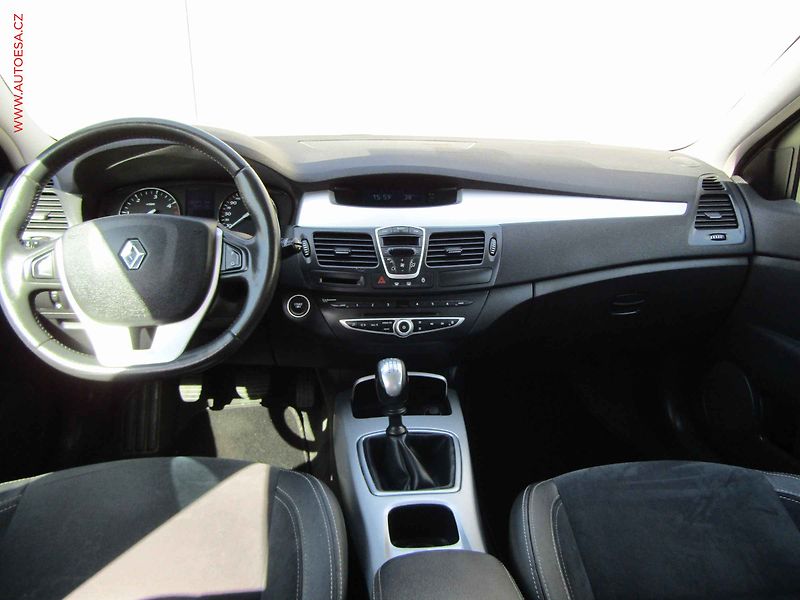 Renault Laguna (2008) 2.0 dCi, BIxen, AC, park - fotka 8 z 18