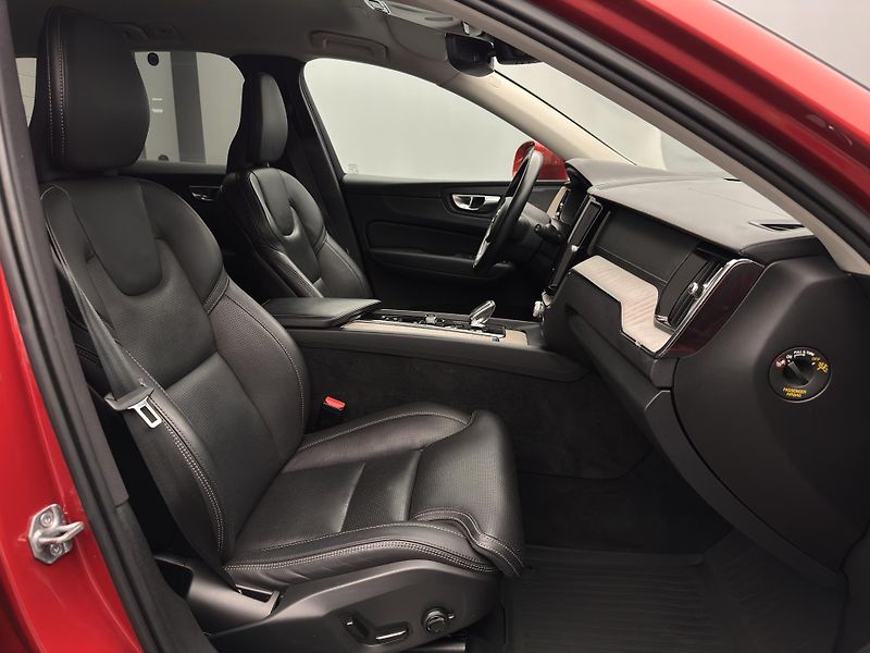 Volvo XC60 B4 INSCRIPTION CZ REZERVACE - fotka 25 z 44
