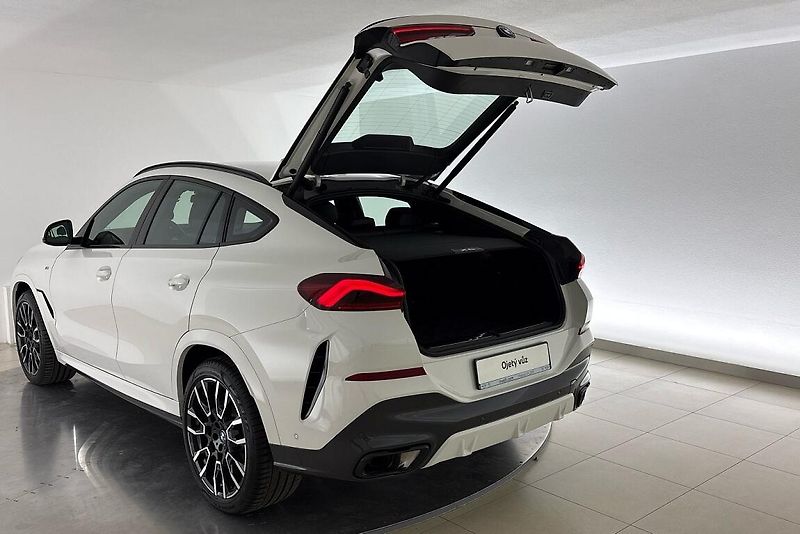 BMW X6 xDrive40d - fotka 10 z 28