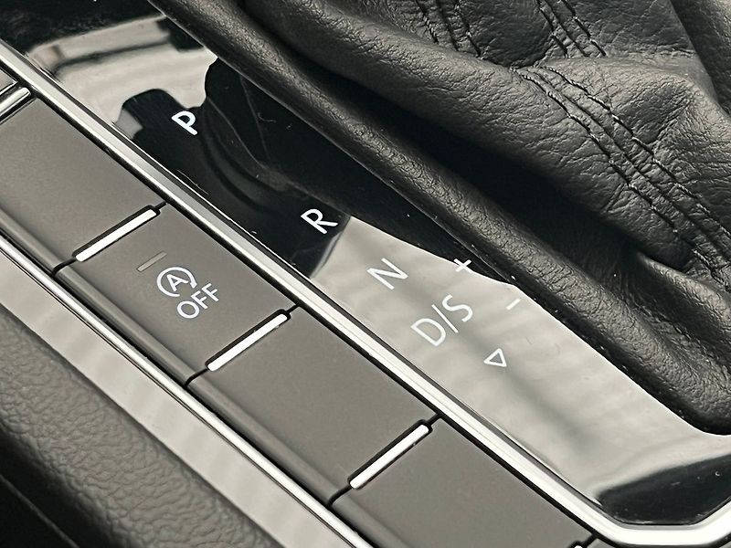 Volkswagen Passat 2.0 TDi LED SVĚTLA, rezervace - fotka 33 z 96