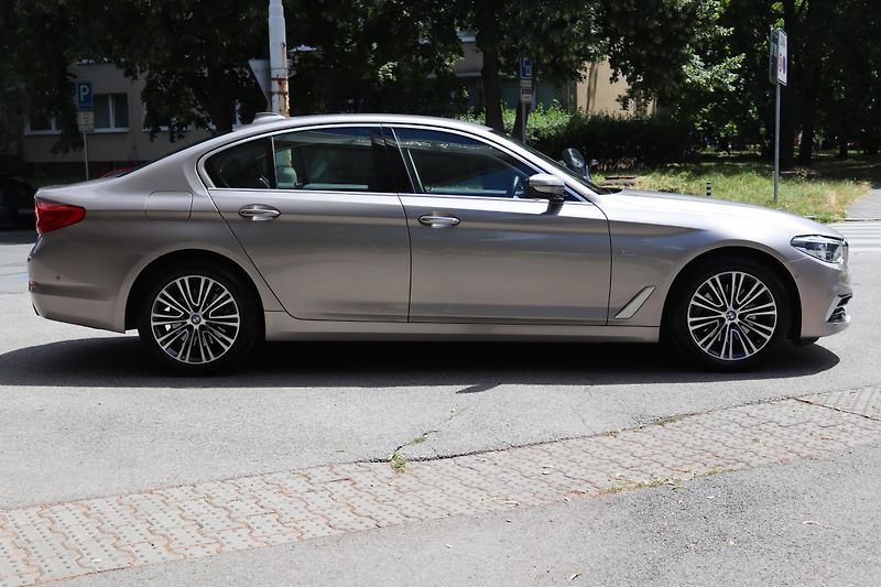 BMW Řada 5 520D XDRIVE SPORT LINE G30  - fotka 9 z 50
